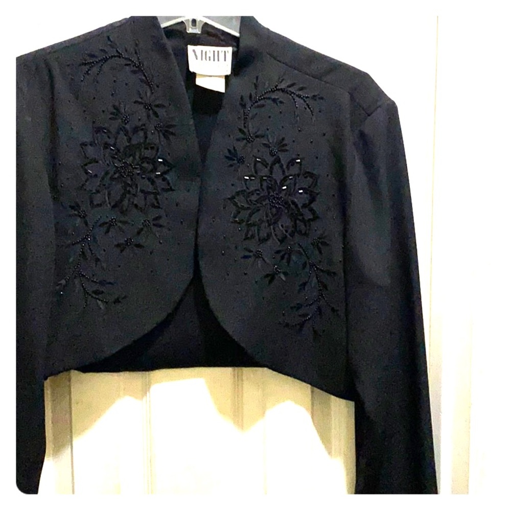 SHORT BLACK EMBELLISHED JACKET